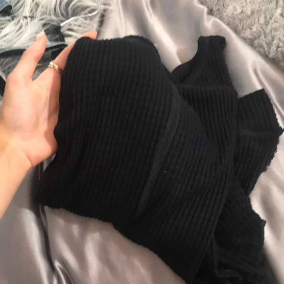 Jolie Black cold shoulder long sleeve waffle top - Picture 6 of 6